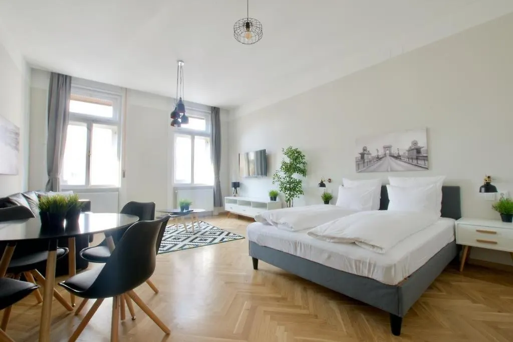 Megszunik - The Lullaby Home - Nr 1 Budapest Apartment