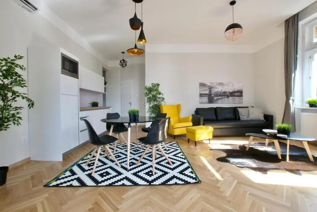 Megszunik - The Lullaby Home - Nr 1 Budapešť 0*,  Maďarsko